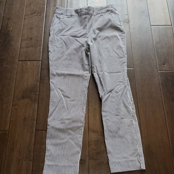 Chico women’s ankle pants, black and white pinstripe size 1R​​​ - Picture 1 of 6